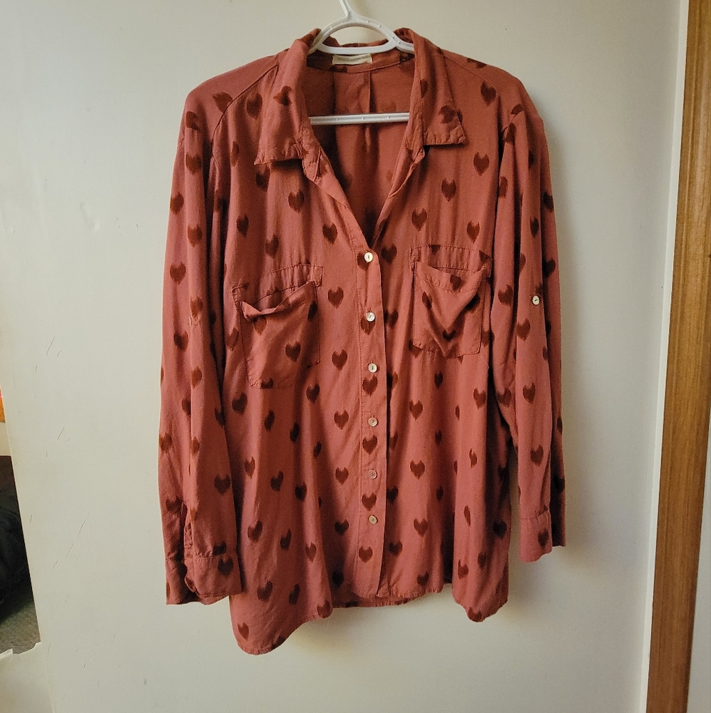 Just Living 1x heart pattern button up blouse